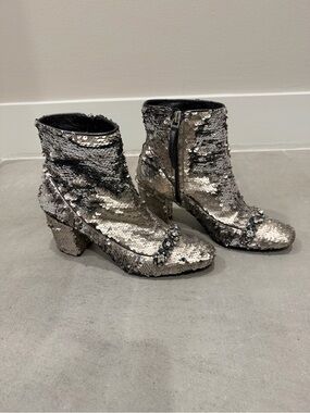 No. 21 Silver Sequin Ankle Boots